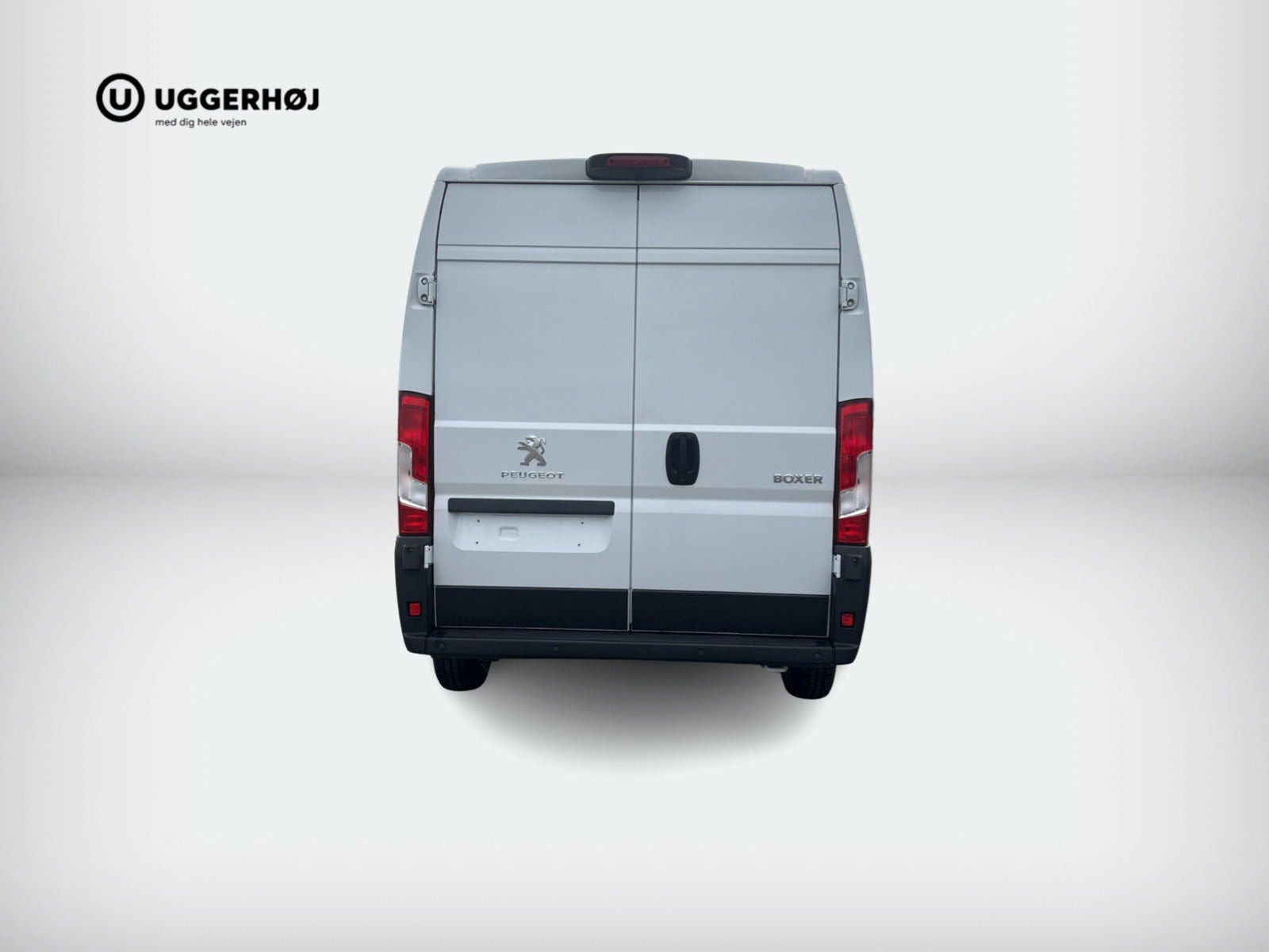 Hvid Peugeot Boxer 435 fra 2024 set udefra