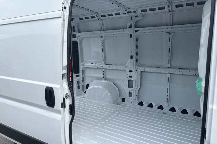 Hvid Peugeot Boxer 435 fra 2024