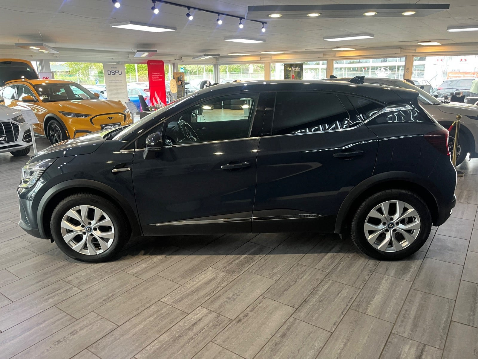 Blå Renault Captur fra 2021