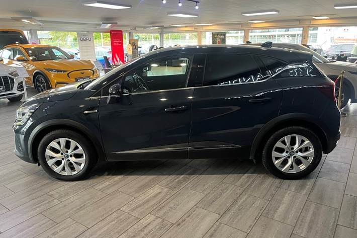 Blå Renault Captur fra 2021