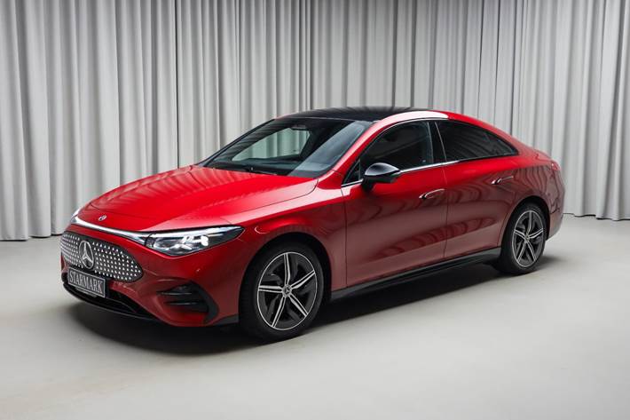 Rød Mercedes CLA350 fra 2025