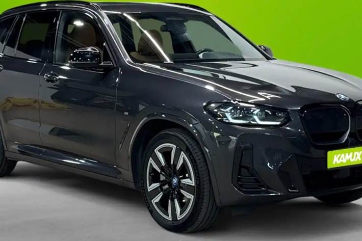 Grå BMW iX3 fra 2023