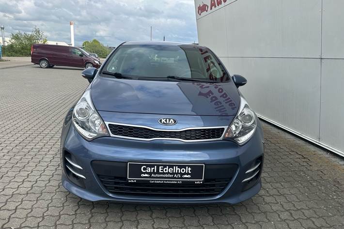 Blå Kia Rio fra 2017