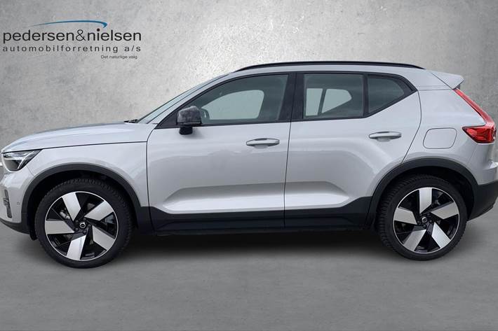 Sølv Volvo XC40 fra 2023