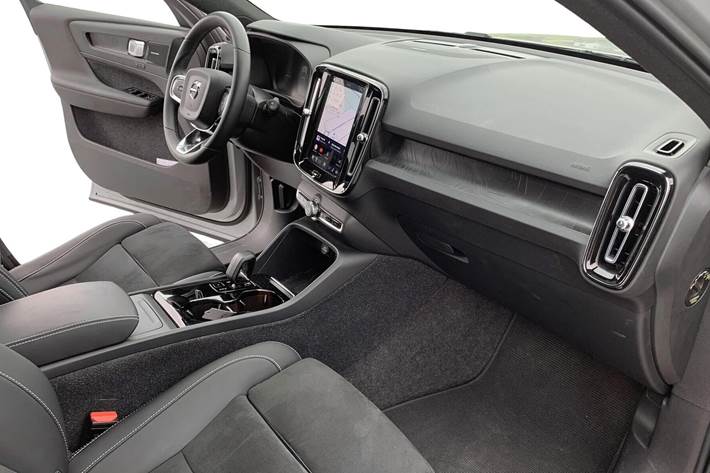 Sølv Volvo XC40 fra 2023