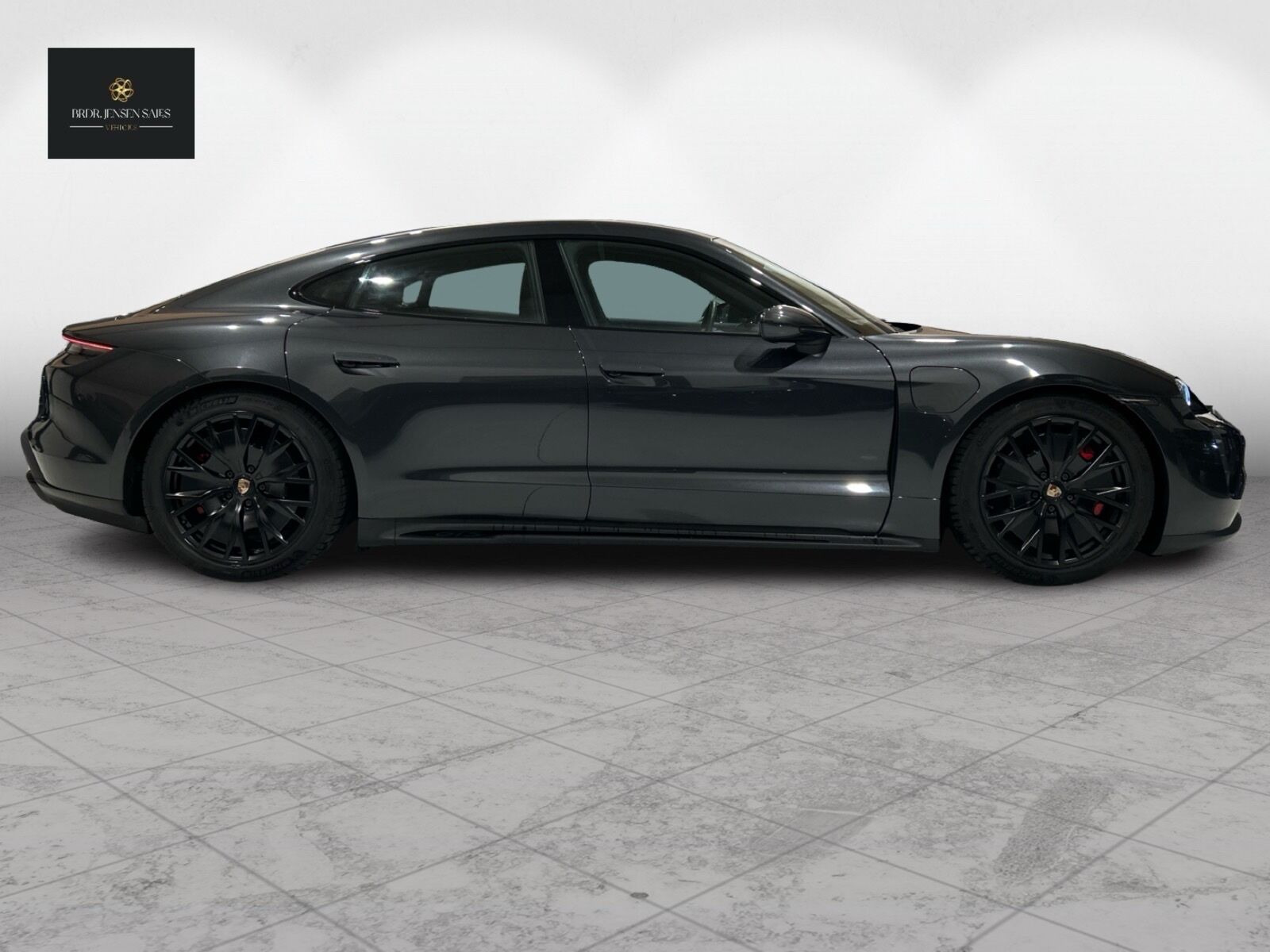 Grå Porsche Taycan fra 2022
