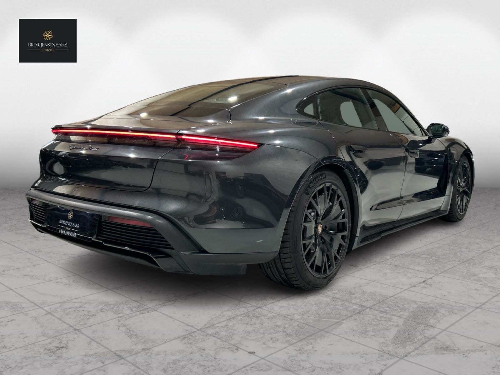 Grå Porsche Taycan fra 2022