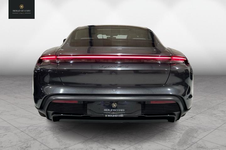 Grå Porsche Taycan fra 2022