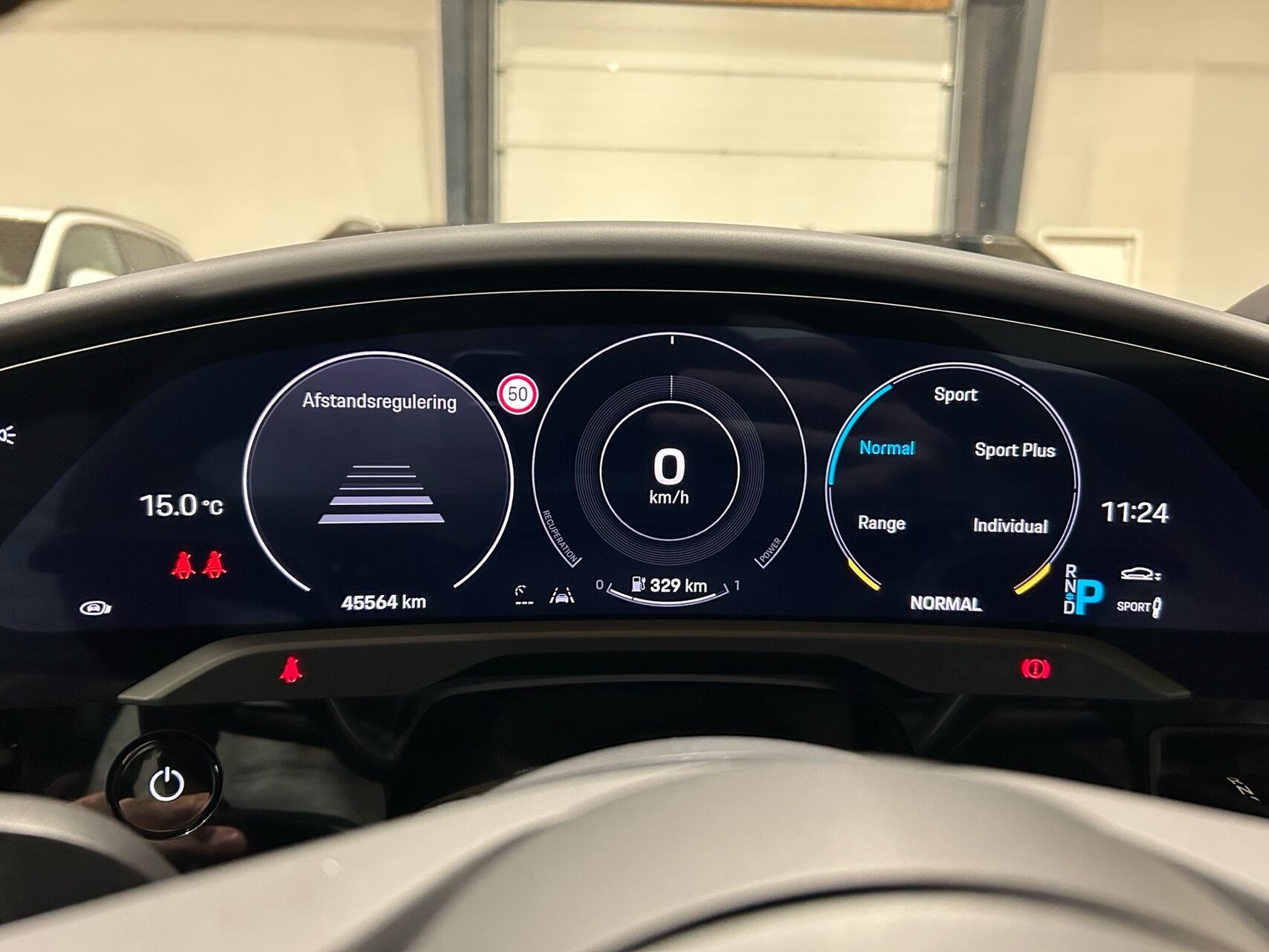 Grå Porsche Taycan fra 2022