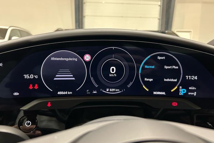 Grå Porsche Taycan fra 2022
