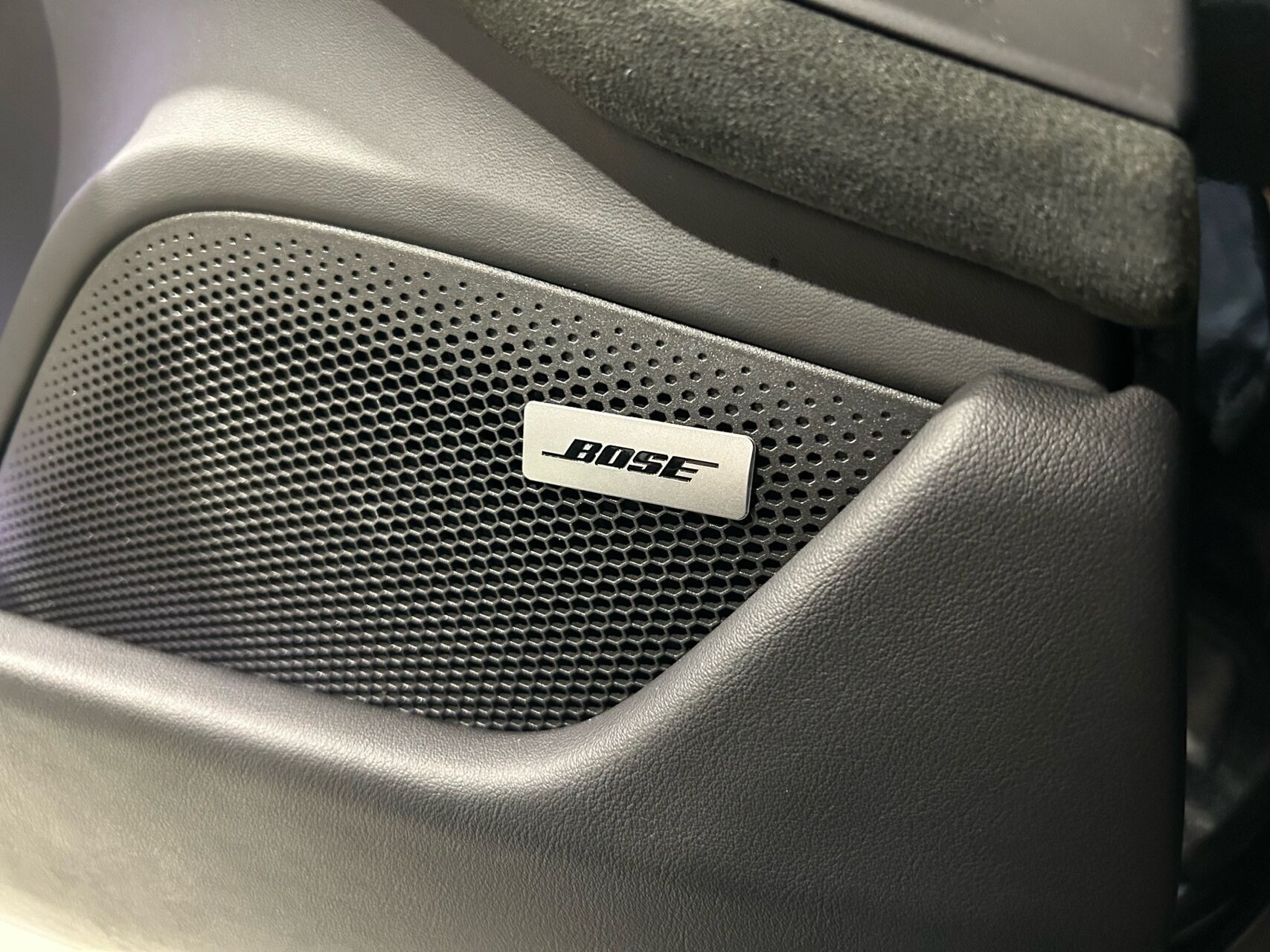 Grå Porsche Taycan fra 2022