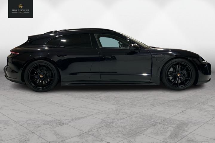 Sort Porsche Taycan fra 2022