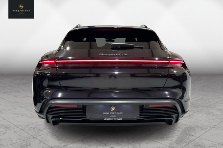 Sort Porsche Taycan fra 2022