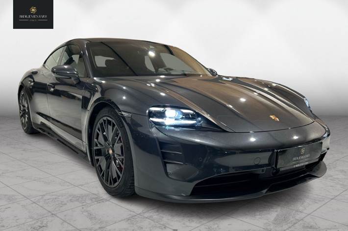 Grå Porsche Taycan fra 2022 set udefra