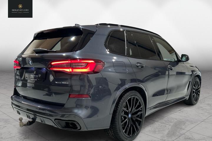 Grå BMW X5 fra 2022