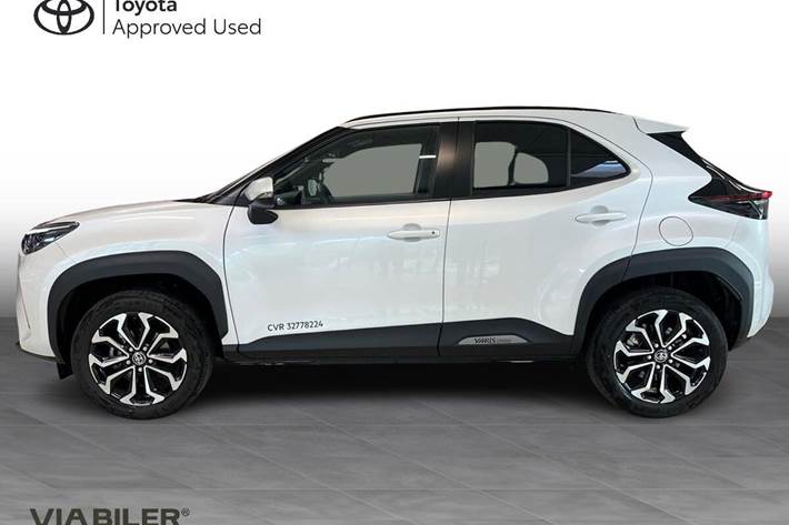 Hvid Toyota Yaris Cross fra 2025