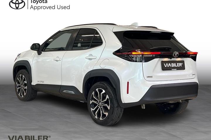 Hvid Toyota Yaris Cross fra 2025