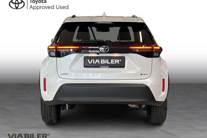 Hvid Toyota Yaris Cross fra 2025