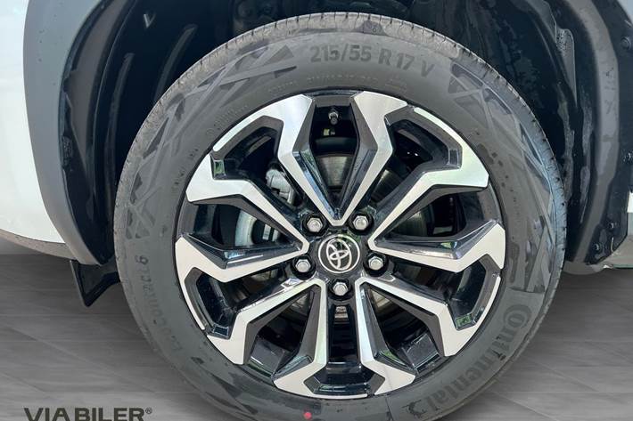 Hvid Toyota Yaris Cross fra 2025