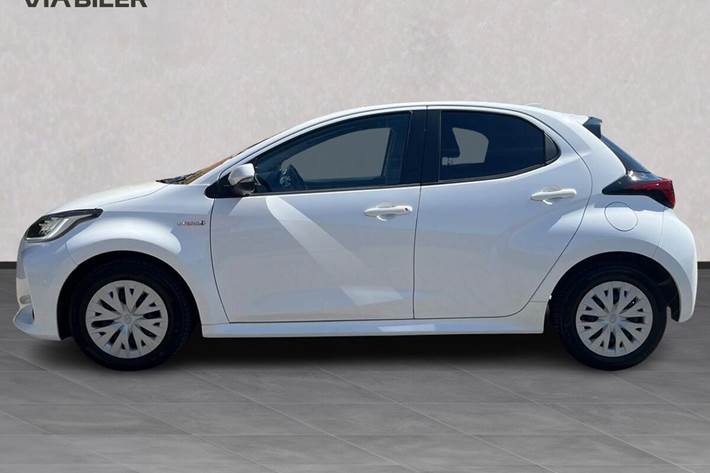 Hvid Toyota Yaris fra 2021