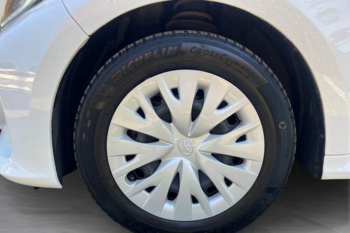 Hvid Toyota Yaris fra 2021