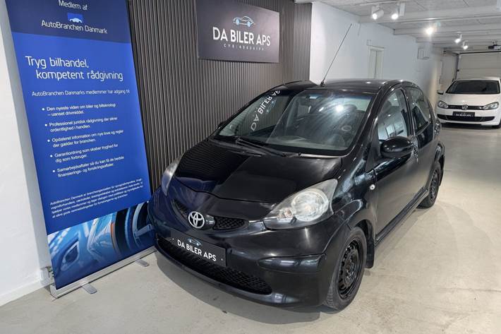 Sort Toyota Aygo fra 2009