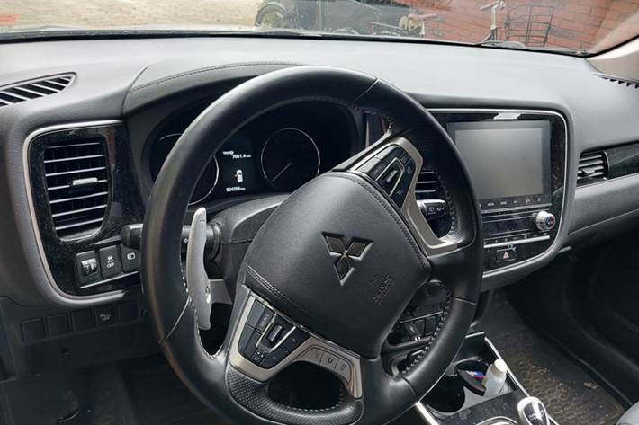undefined Mitsubishi Outlander fra 2020