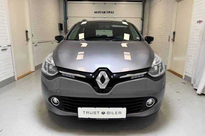 Grå Renault Clio IV fra 2015