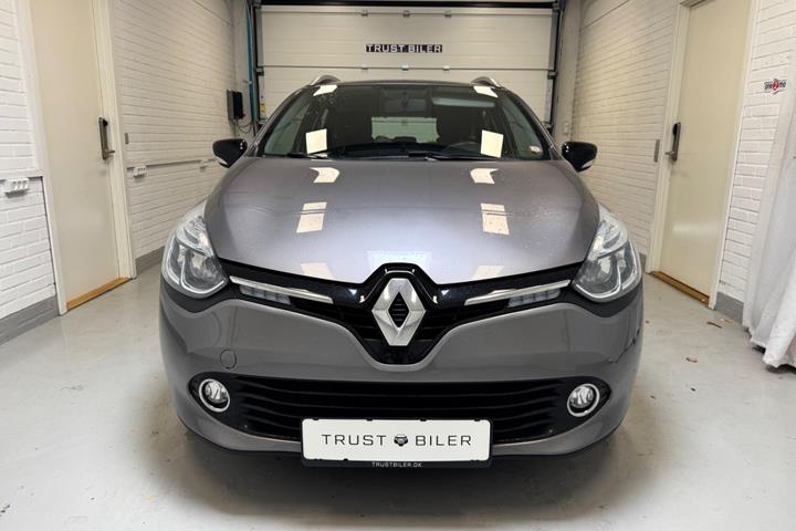 Grå Renault Clio IV fra 2015