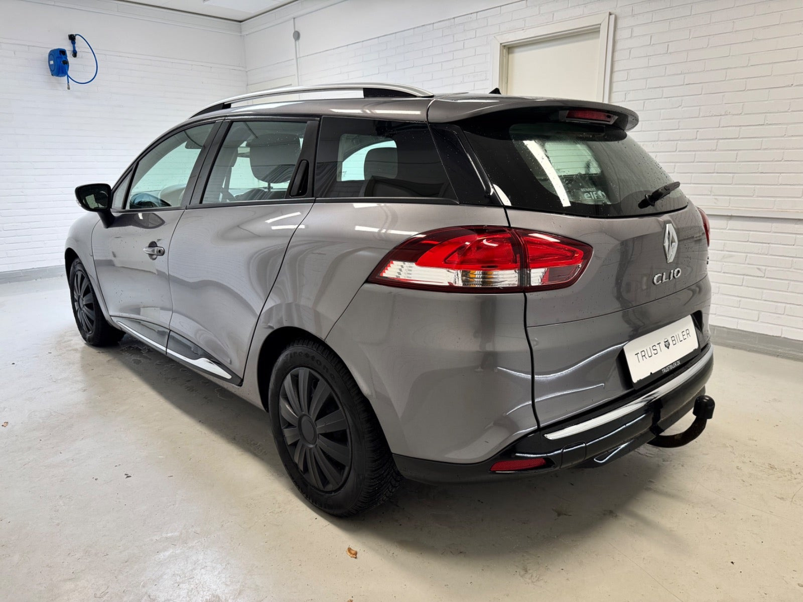 Grå Renault Clio IV fra 2015