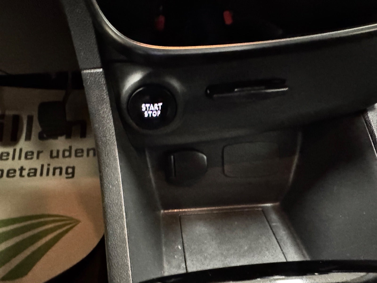 Grå Renault Clio IV fra 2015