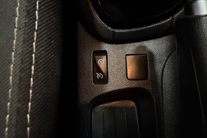 Grå Renault Clio IV fra 2015