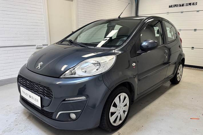 Grå Peugeot 107 fra 2012