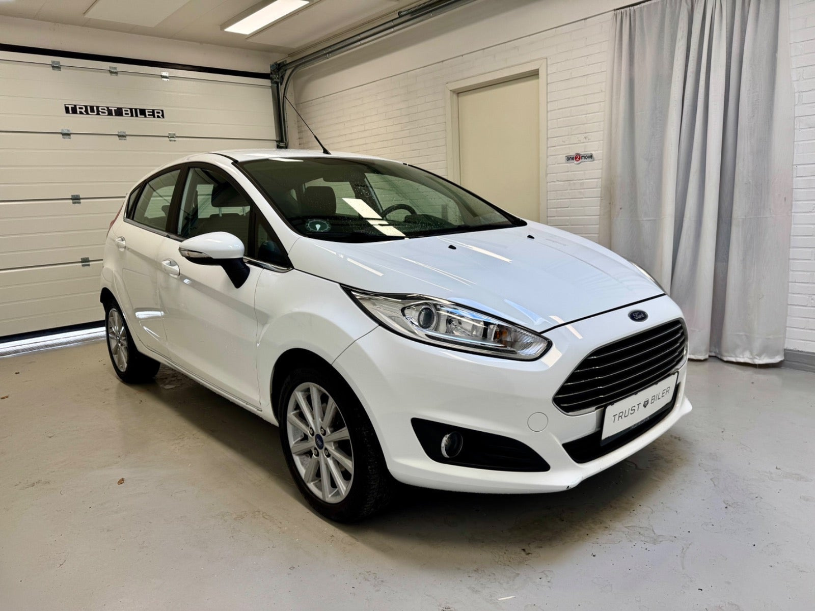 Hvid Ford Fiesta fra 2016
