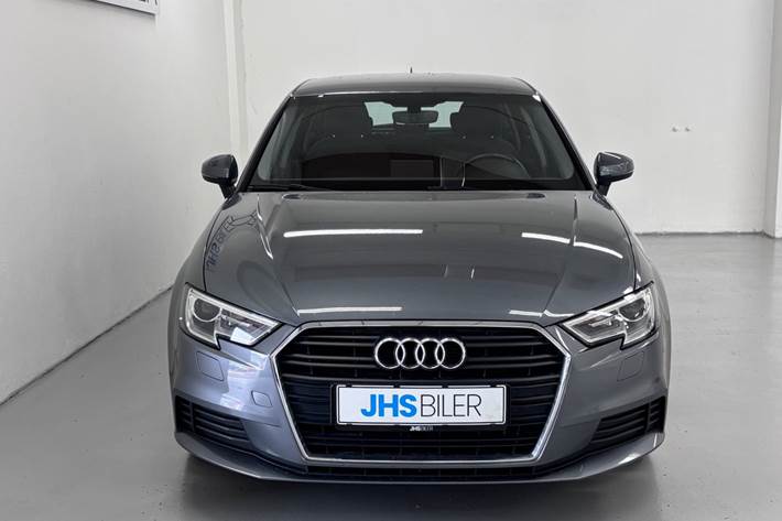 Grå Audi A3 fra 2017