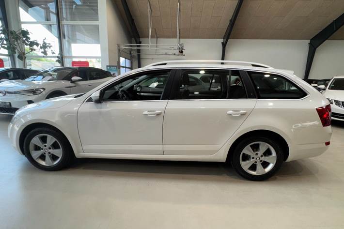 Hvid Skoda Octavia fra 2016