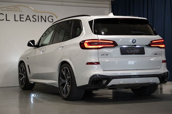 Hvid BMW X5 fra 2023