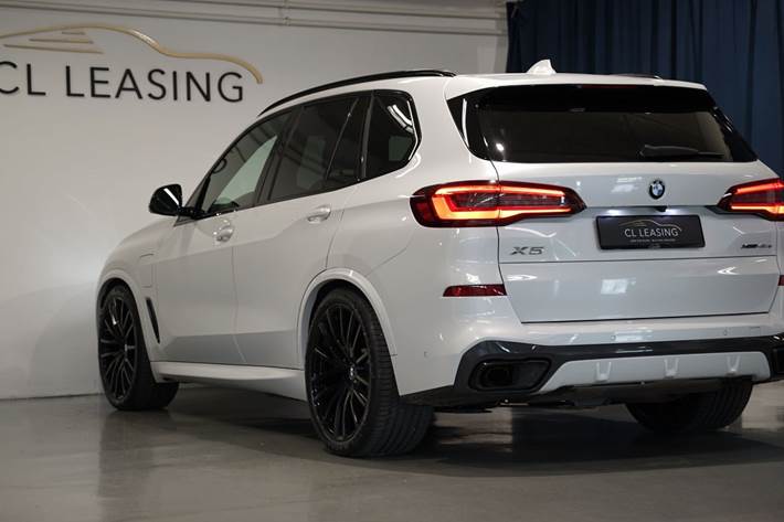Hvid BMW X5 fra 2021