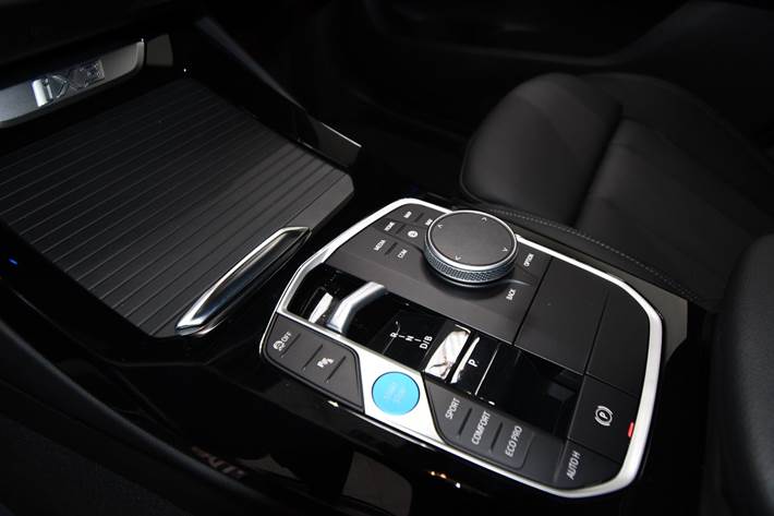 Sort BMW iX3 fra 2025