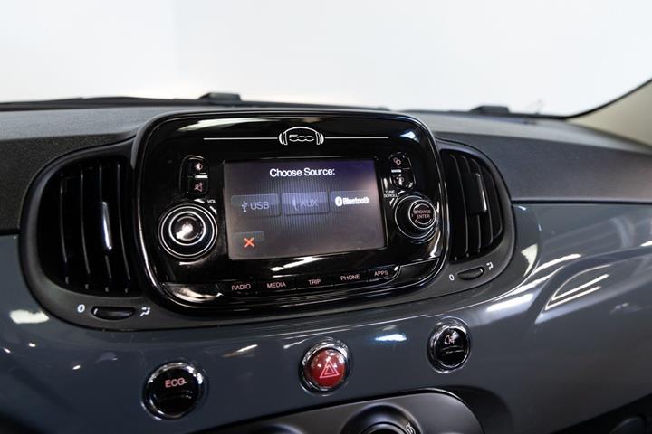 Grå Fiat 500C fra 2018