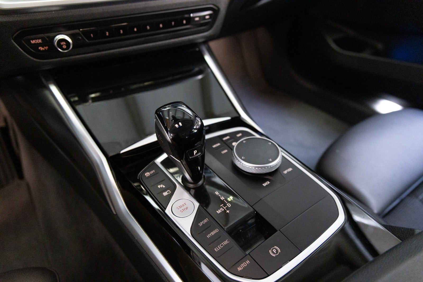 Sort BMW 330e fra 2022