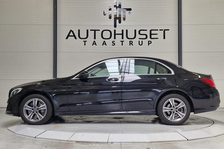Sort Mercedes C400 fra 2016