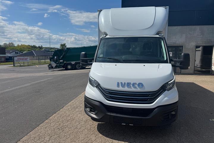 Hvid Iveco Daily fra 2023