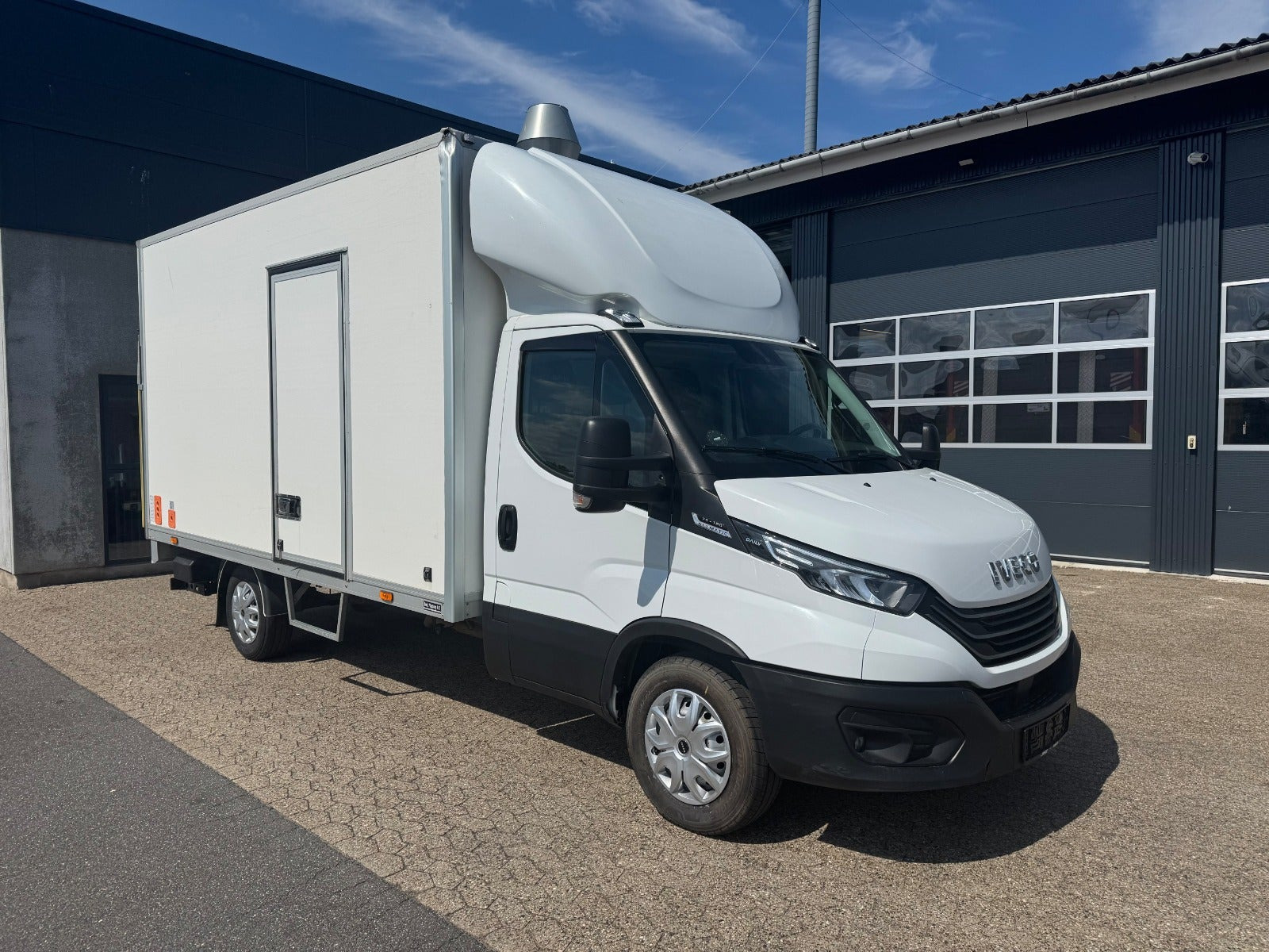 Hvid Iveco Daily fra 2023