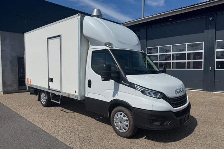 Hvid Iveco Daily fra 2023