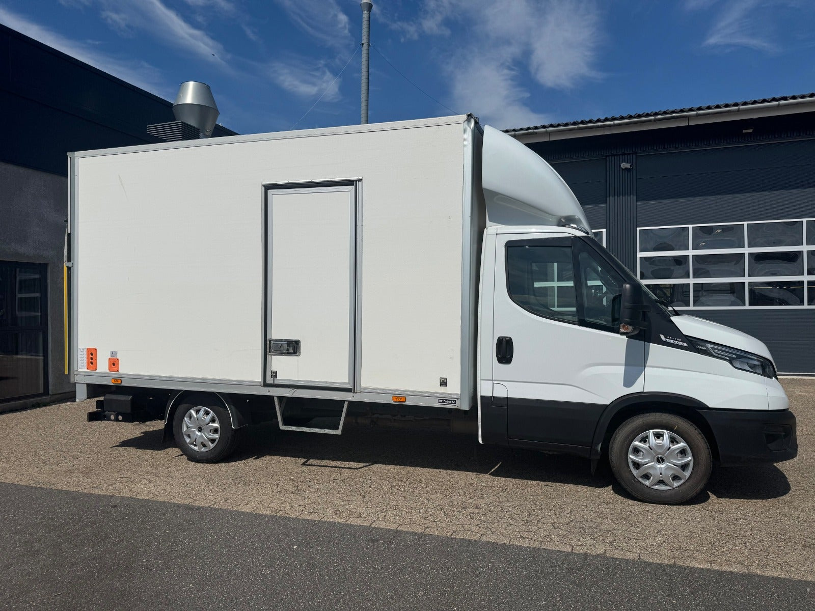 Hvid Iveco Daily fra 2023