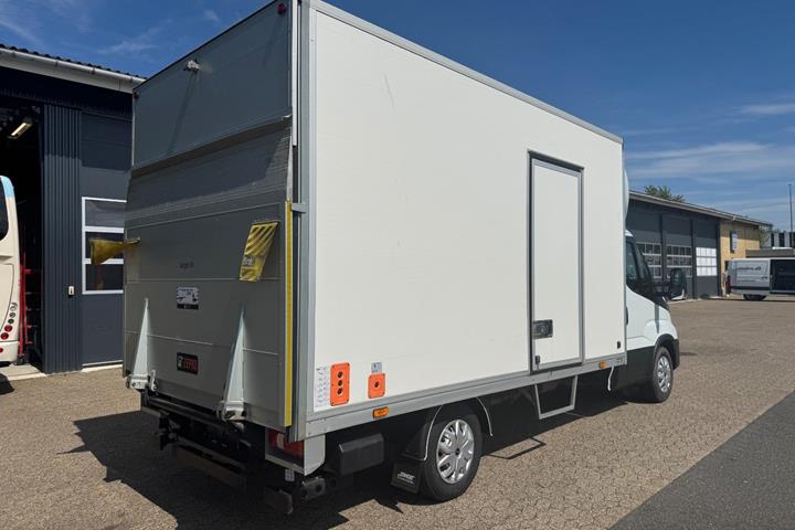 Hvid Iveco Daily fra 2023
