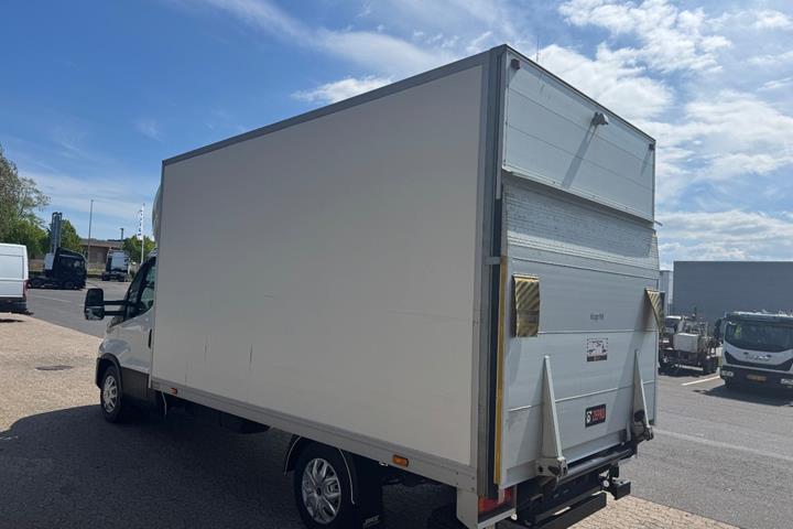Hvid Iveco Daily fra 2023