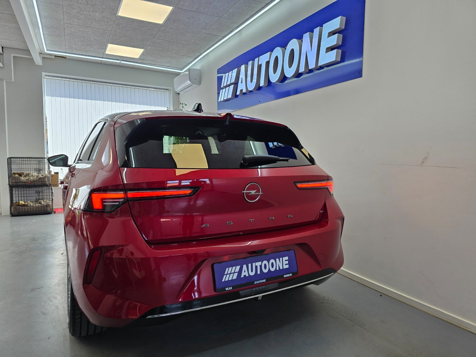 Grå Opel Astra fra 2024