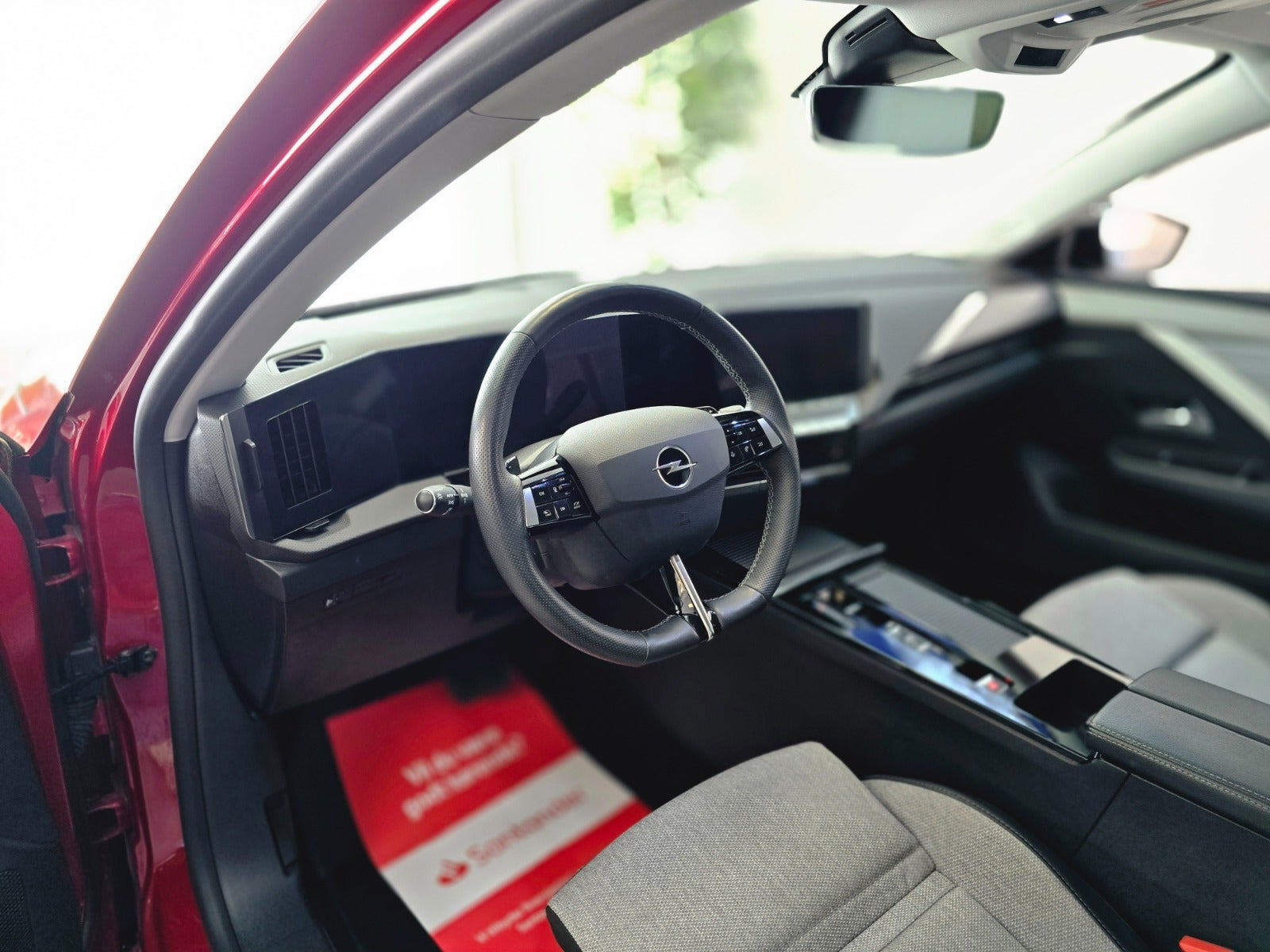 Grå Opel Astra fra 2024